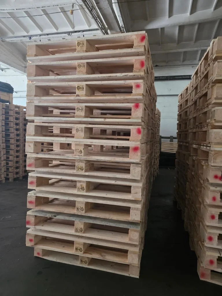 Palettenlager in der Produktionshalle